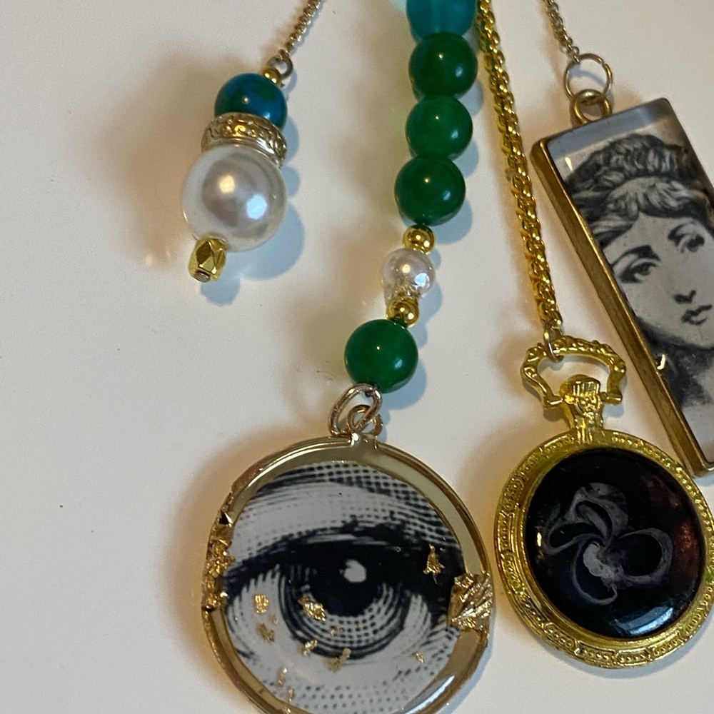 NEW FORNASETTI INSPIRED BAG CHARM PURSE KEYCHAIN GOLD GREEN BLACK DESIGNER READY - Picture 3 of 8